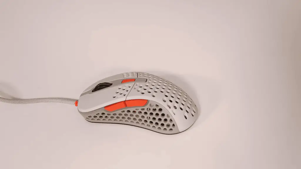 L'ergonomie et le prix de la XTRFY M4 RGB en font une souris gaming filaire incroyable
