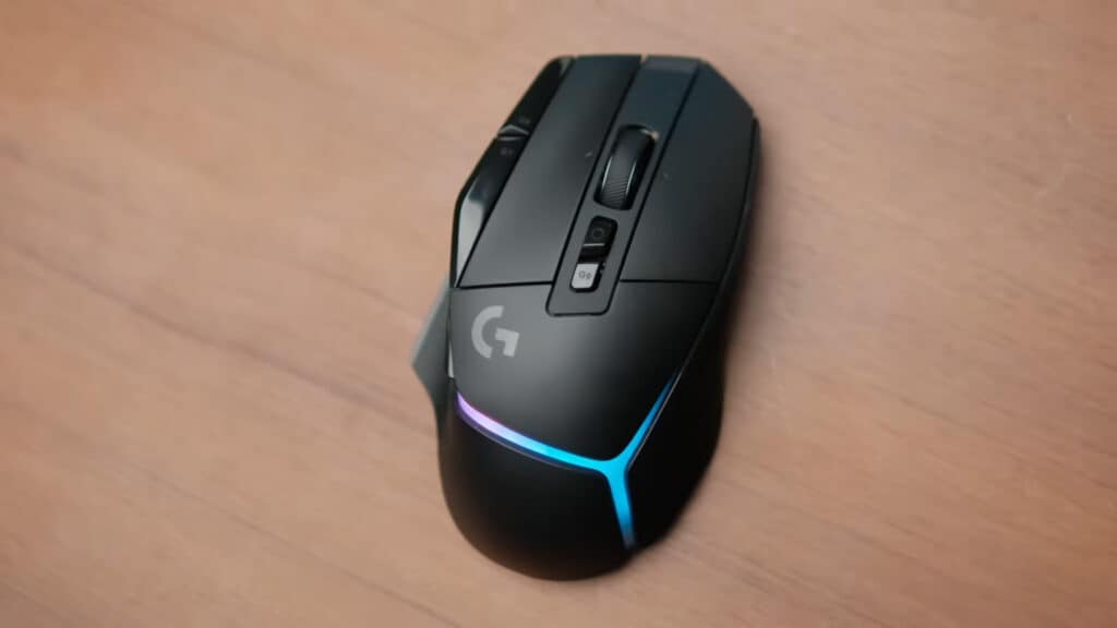 La Logitech G502 X PLUS est la meilleure souris pour les grandes mains